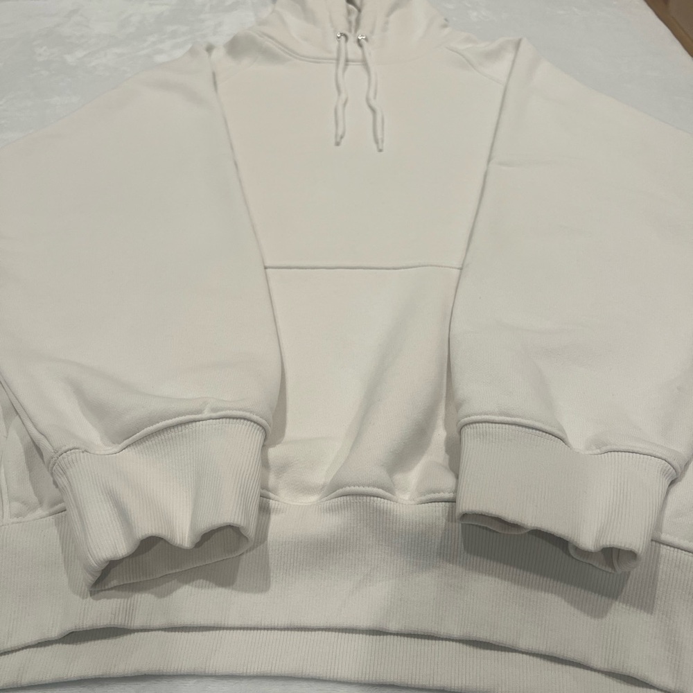 H&M Off-White Sweatshirt